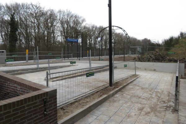 Station Hollandsche Rading - hellingbaan perron 2